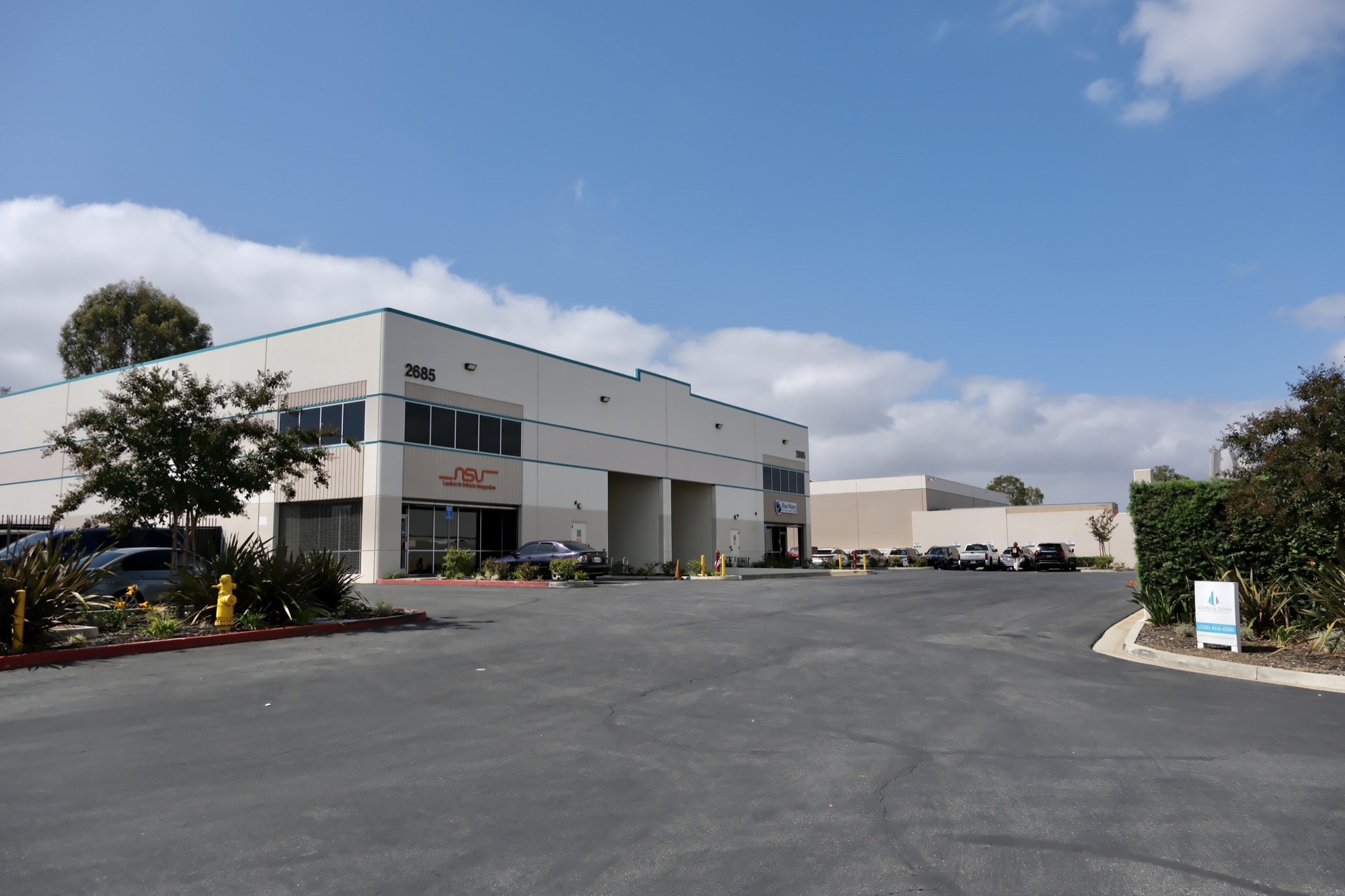 2685 and 2695 Temple Ave buildings with tenant parking and the Lyons & O’Brien R.E. leasing sign